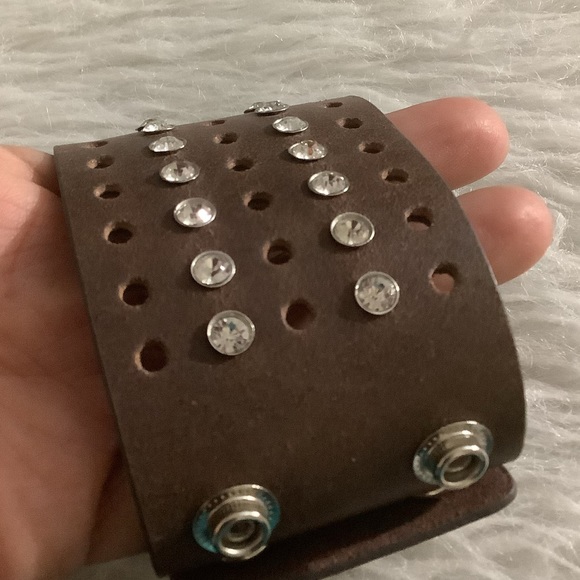 Brown leather boho cuff bracelet - Picture 4 of 8